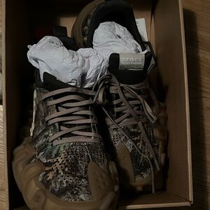 CROCS Men's Jungle Camo Sneakers